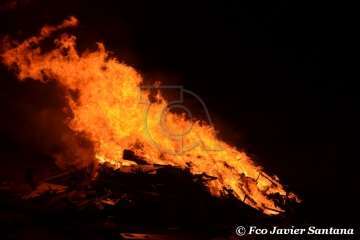 Hoguera de San Juan (Reportaje gráfico de Francisco Javier Santana y Antonio Alí)